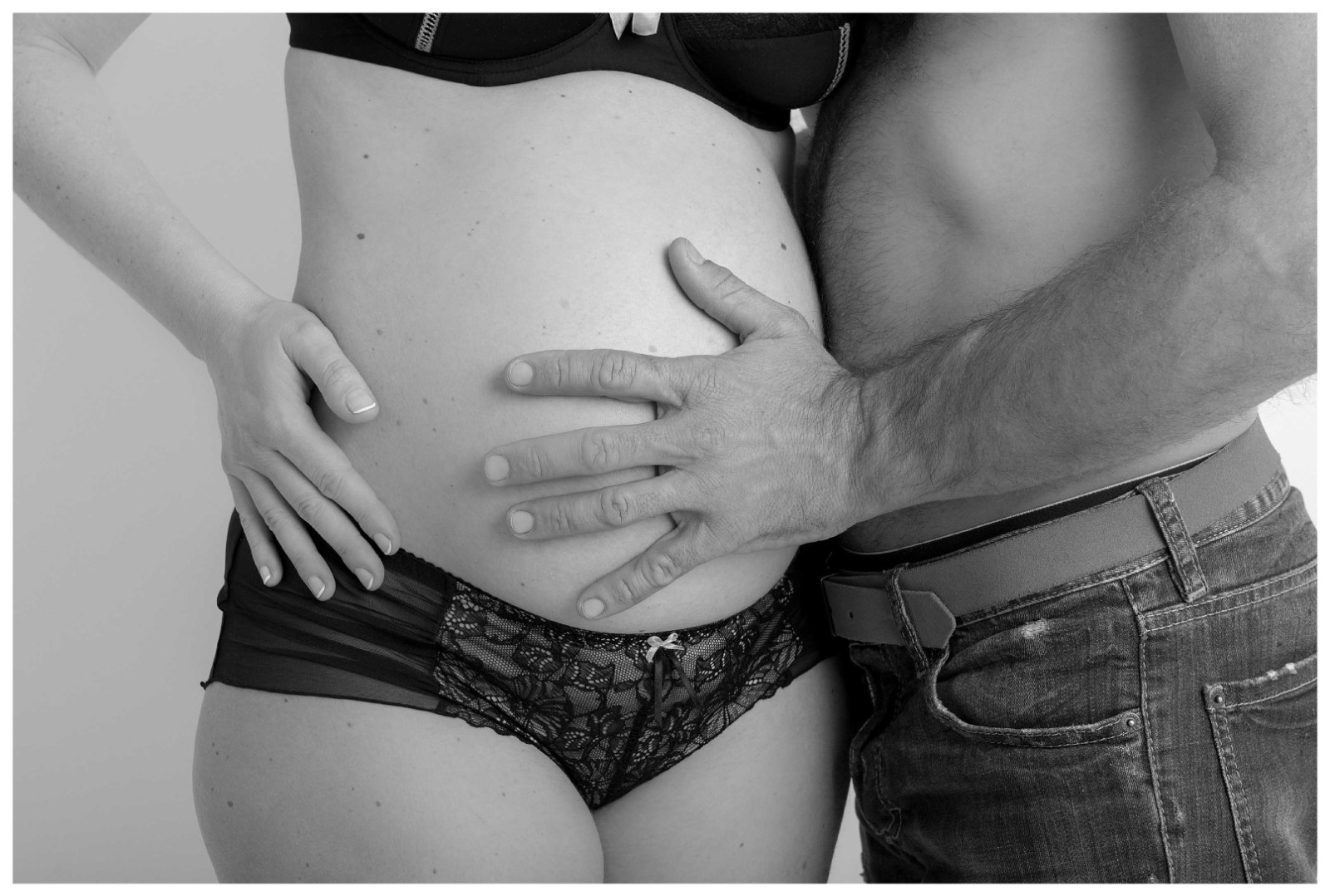 Photo de grossesse en studio lyon