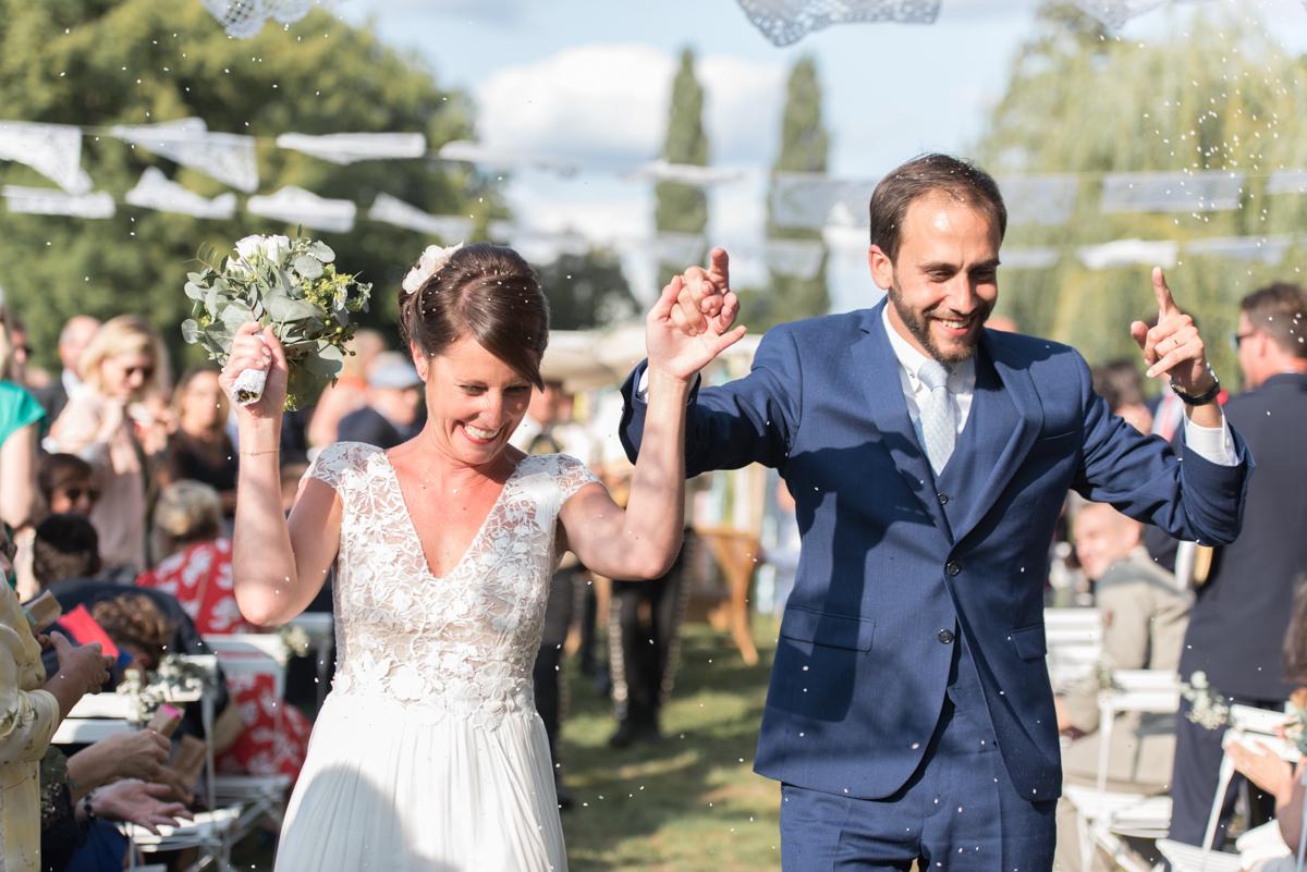Photographe mariage beaujolais sortie ceremonie
