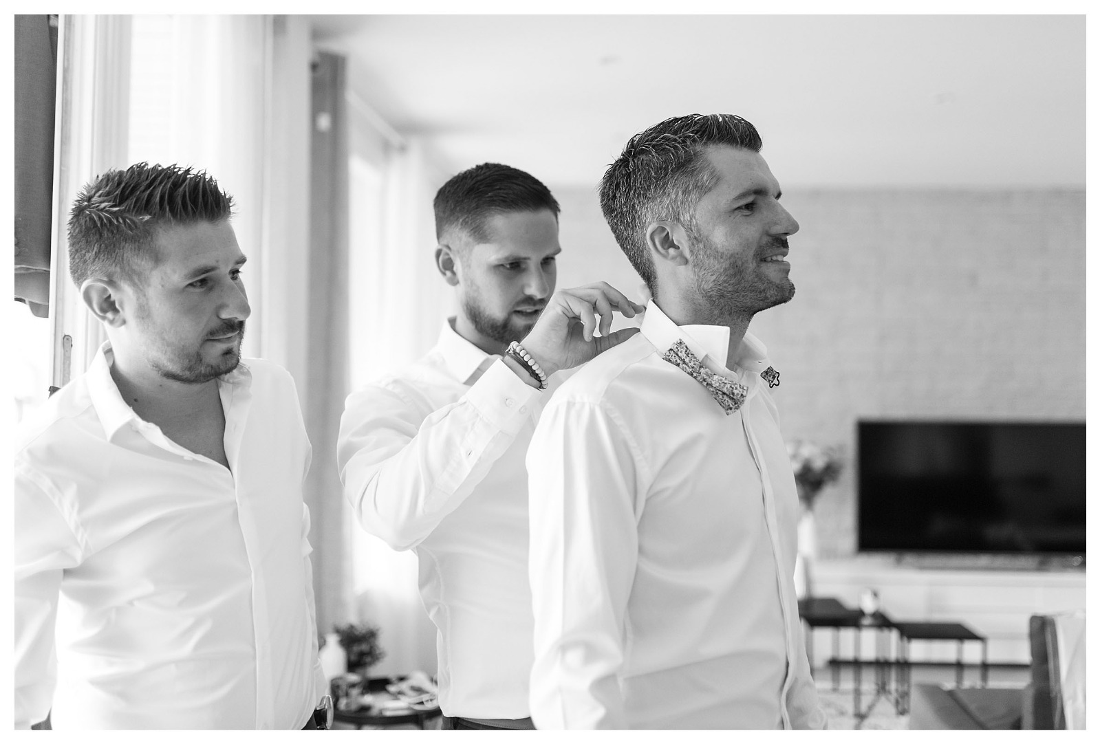 Preparatifs du marie avec ses temoins